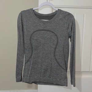 Lulu women’s long sleeve. Grey